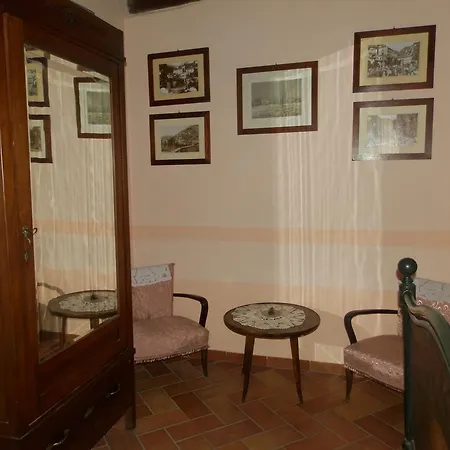 בית הארחה Residenza Di Paese Castello Del Poggio פרנטילו