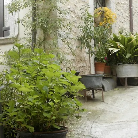 Residenza Di Paese Castello Del Poggio Gæstehus 3*