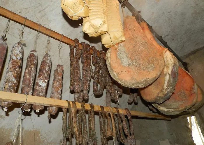 Residenza Di Paese Castello Del Poggio Affittacamere