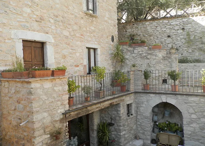 Affittacamere Residenza Di Paese Castello Del Poggio 3*