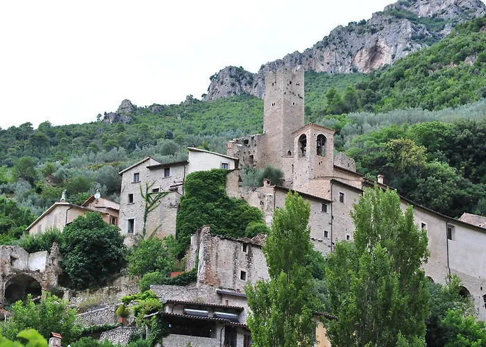 Affittacamere Residenza Di Paese Castello Del Poggio 3*