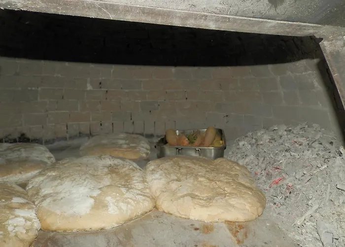 Affittacamere Residenza Di Paese Castello Del Poggio 3*